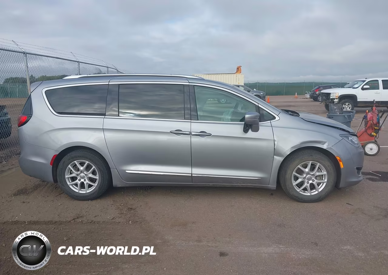 2020 Chrysler Pacifica Touring L VIN:2C4RC1BG4LR123521 - 13