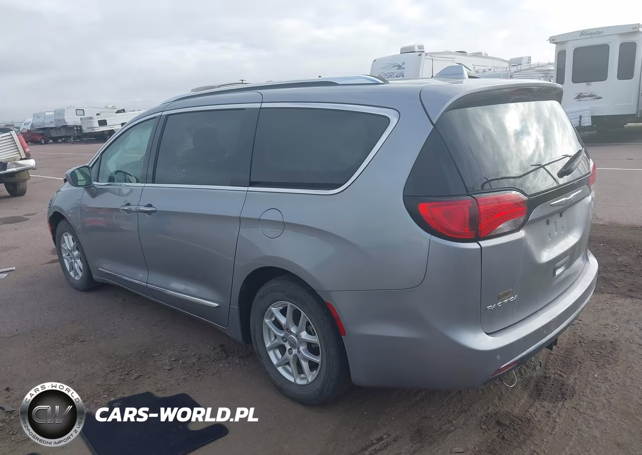 2020 Chrysler Pacifica Touring L VIN:2C4RC1BG4LR123521 - 3