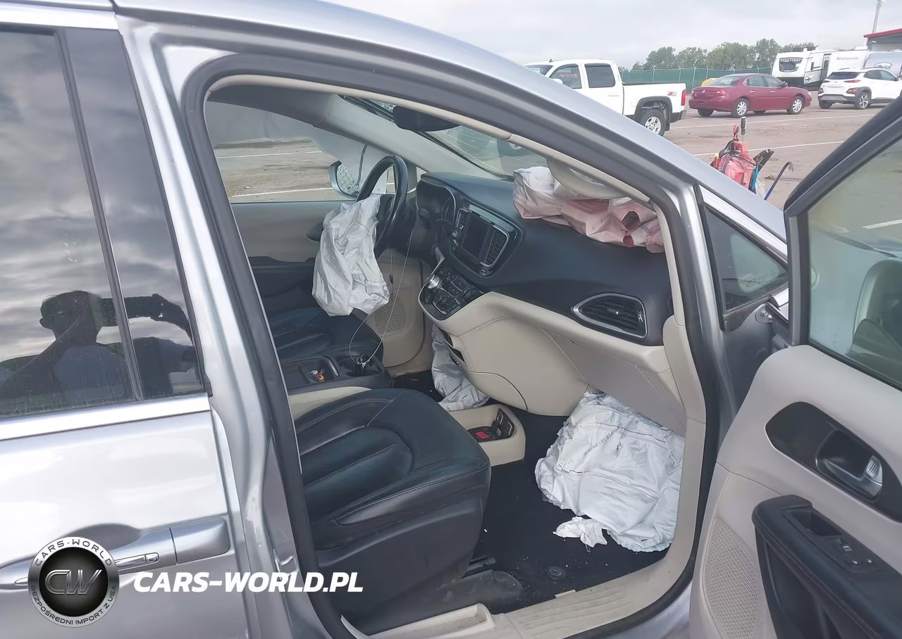 2020 Chrysler Pacifica Touring L VIN:2C4RC1BG4LR123521 - 5