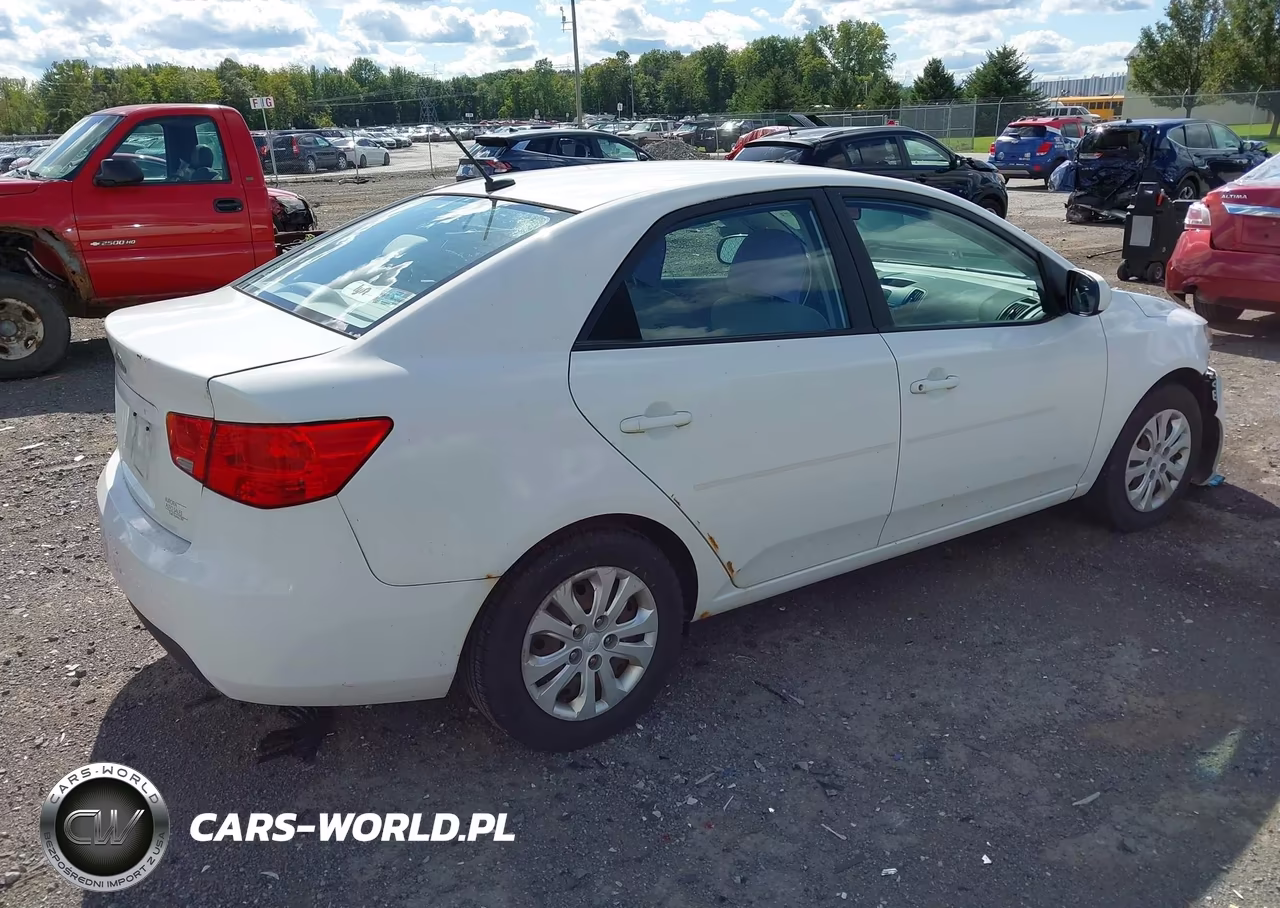2011 Kia Forte Lx VIN:KNAFT4A28B5888301 - 4