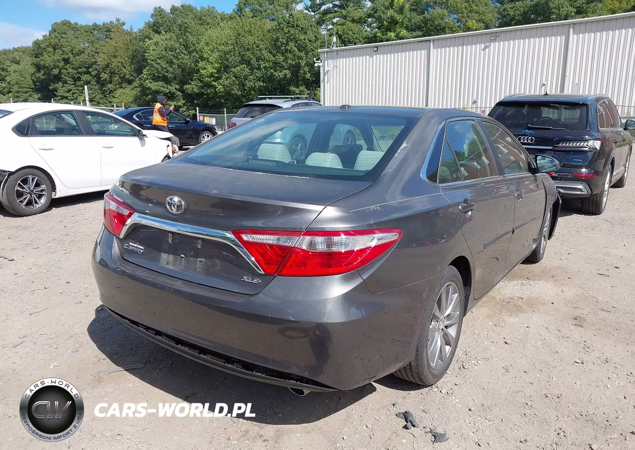 2017 Toyota Camry Xle VIN:4T1BF1FK1HU675233 - 4
