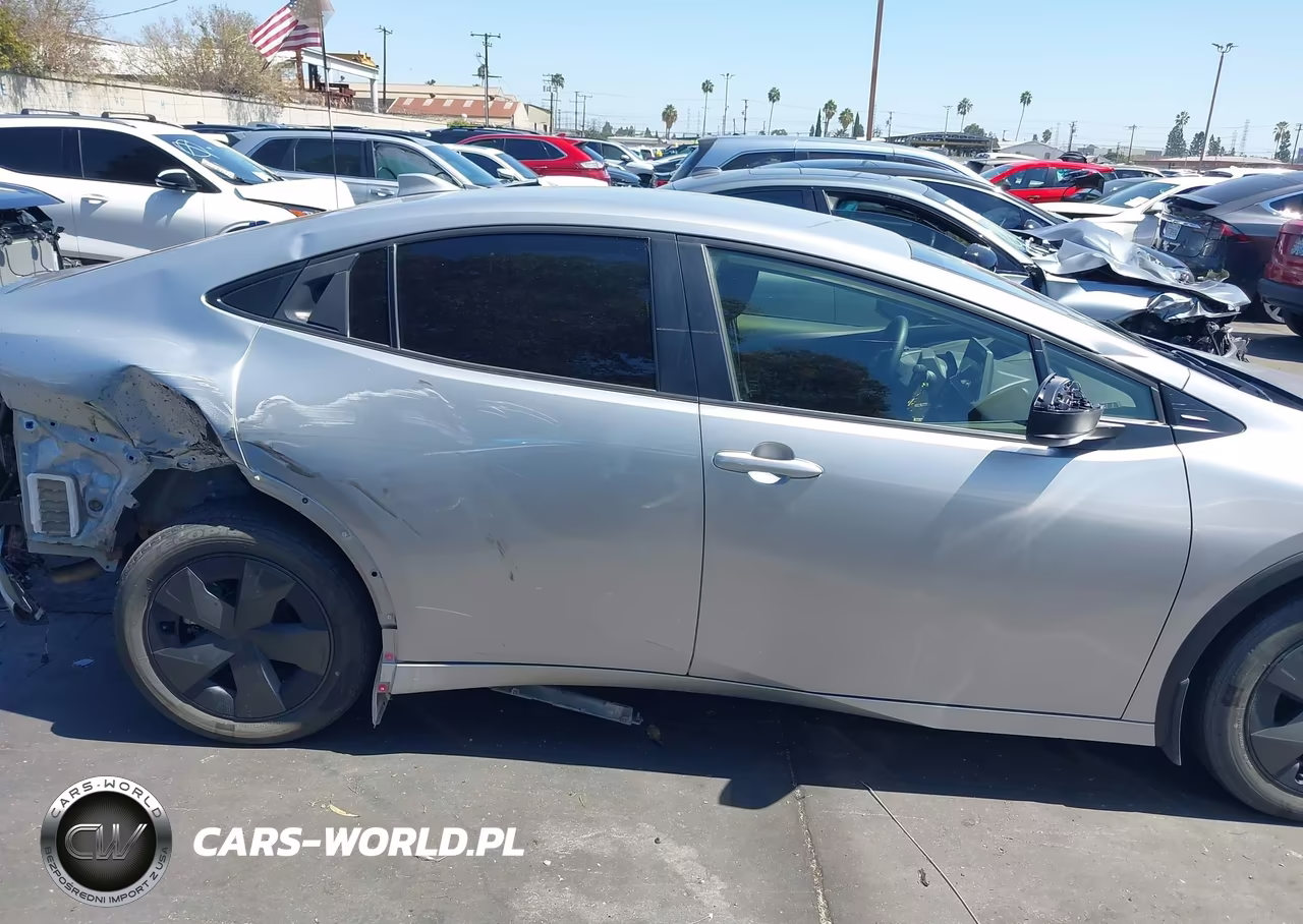 2024 Toyota Prius Le VIN:JTDACAAU0R3032347 - 13