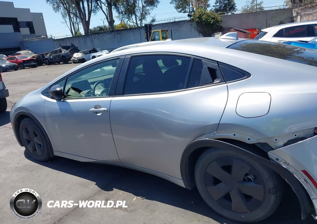 2024 Toyota Prius Le VIN:JTDACAAU0R3032347 - 14