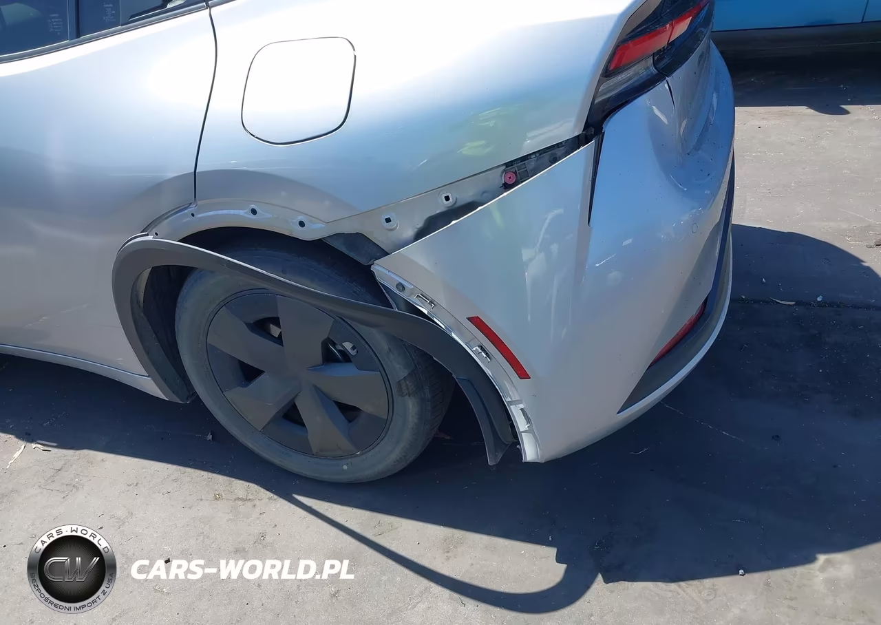 2024 Toyota Prius Le VIN:JTDACAAU0R3032347 - 17
