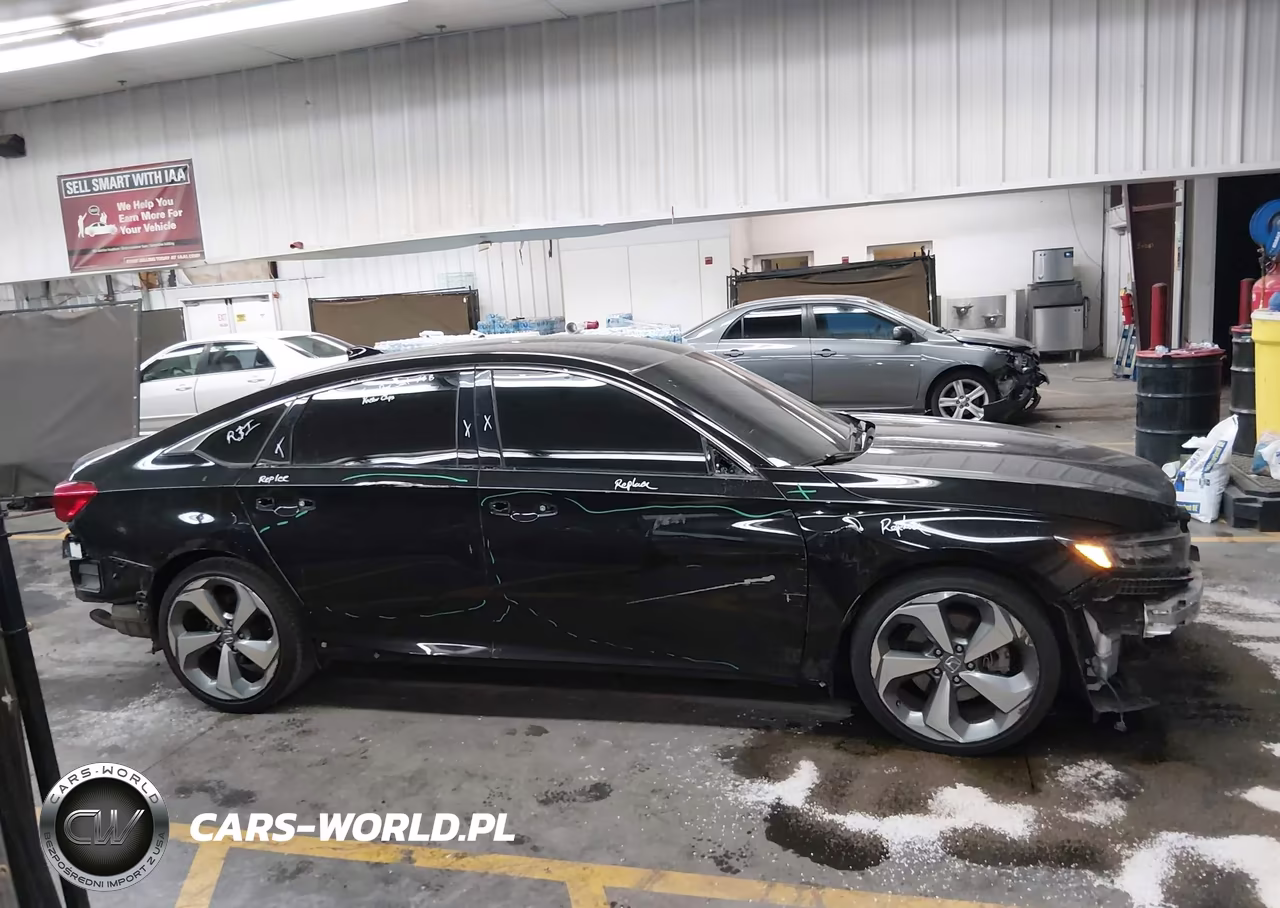 2018 Honda Accord Touring 2.0T VIN:1HGCV2F90JA048045 - 14