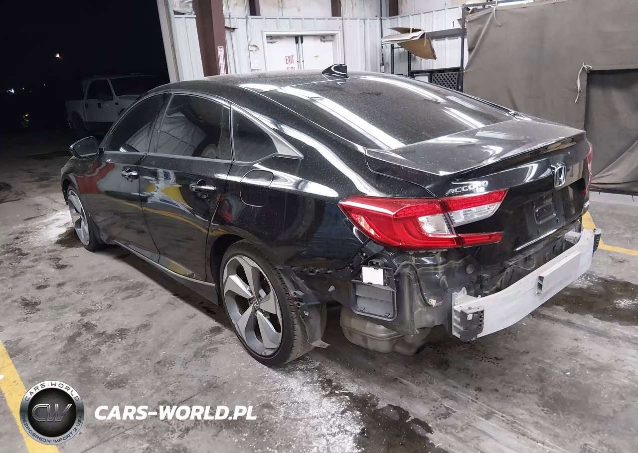 2018 Honda Accord Touring 2.0T VIN:1HGCV2F90JA048045 - 3