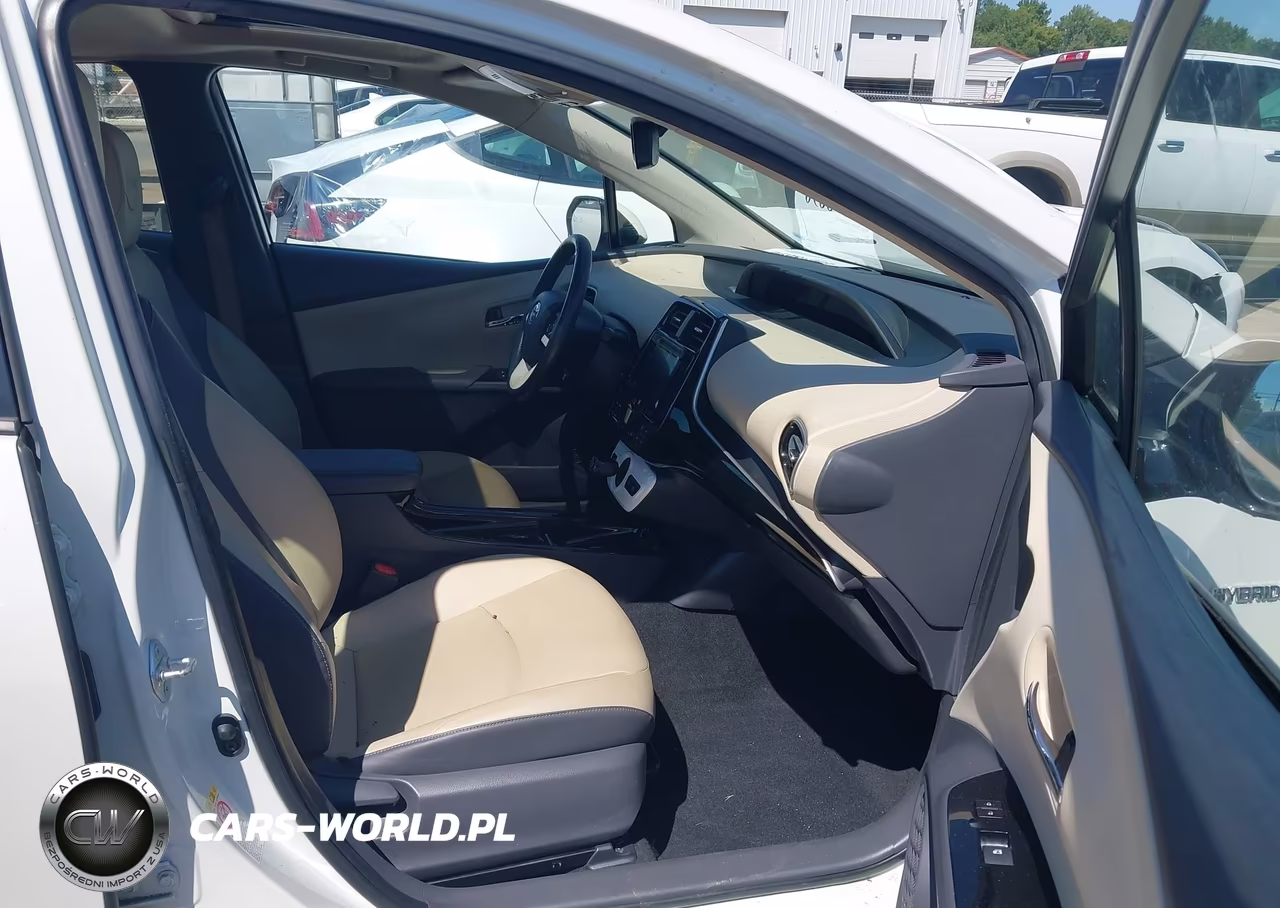 2017 Toyota Prius Four VIN:JTDKARFU4H3046042 - 5