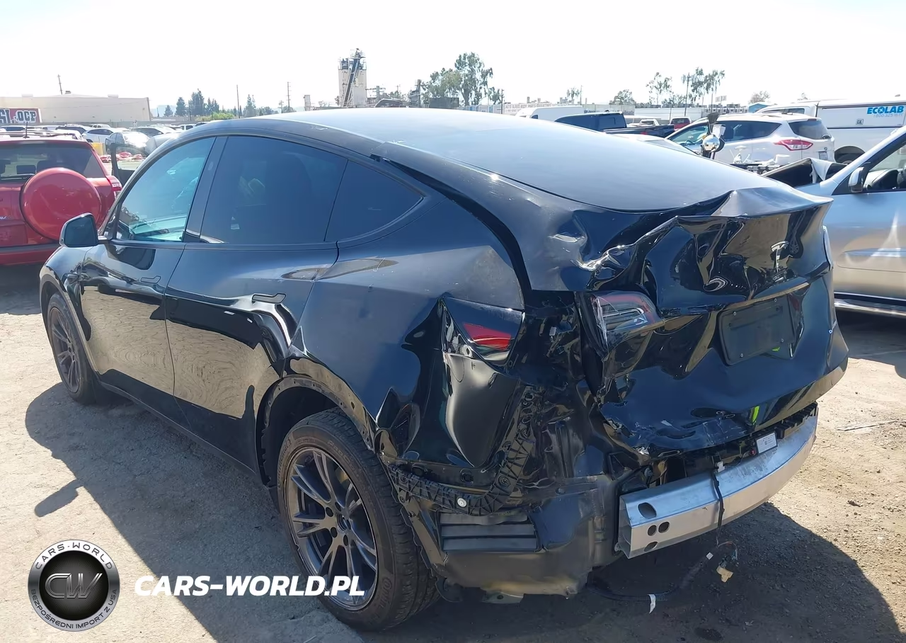 2024 Tesla Model Y Long Range Dual Motor All-Wheel Drive VIN:7SAYGDEE6RA232840 - 3