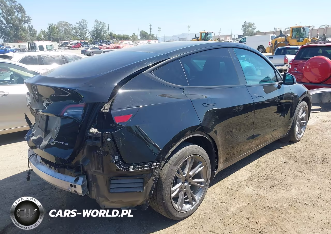 2024 Tesla Model Y Long Range Dual Motor All-Wheel Drive VIN:7SAYGDEE6RA232840 - 4