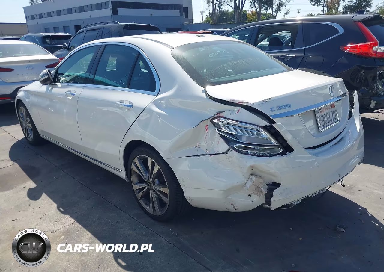 2018 Mercedes-Benz C 300 VIN:55SWF4JB1JU253586 - 3