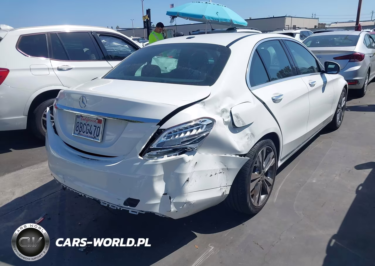 2018 Mercedes-Benz C 300 VIN:55SWF4JB1JU253586 - 4