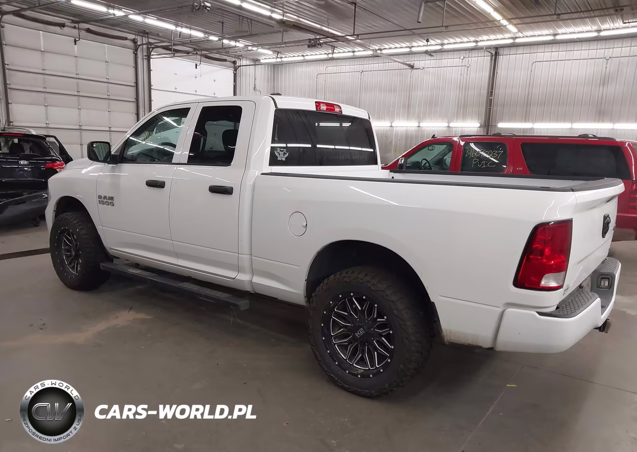 2018 Ram 1500 Express 4X4 6'4 Box VIN:1C6RR7FG3JS344980 - 3