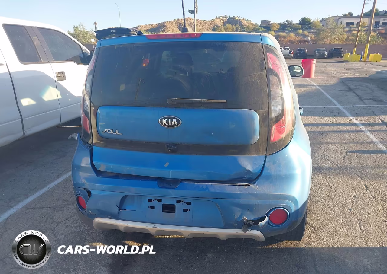 2018 Kia Soul + VIN:KNDJP3A53J7586164 - 16