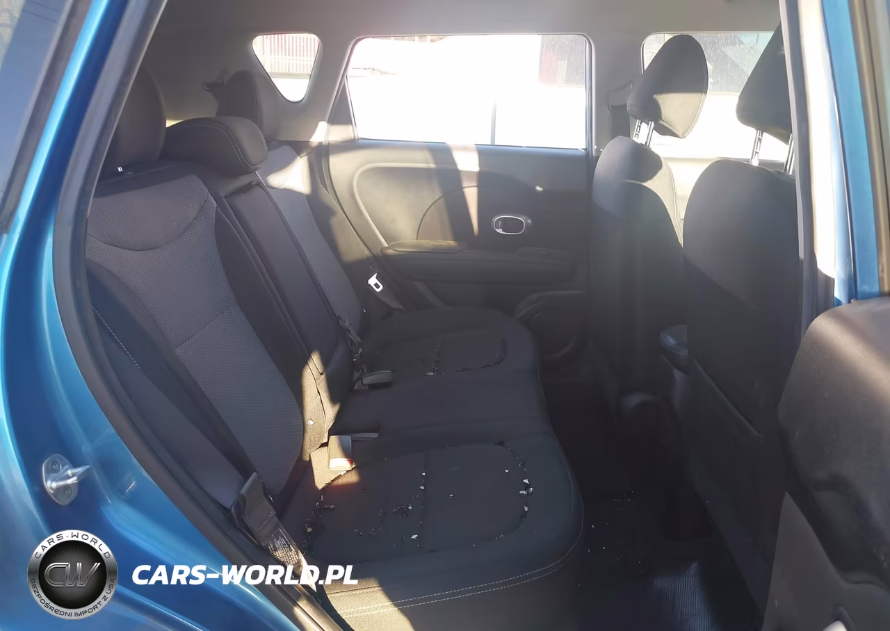 2018 Kia Soul + VIN:KNDJP3A53J7586164 - 8