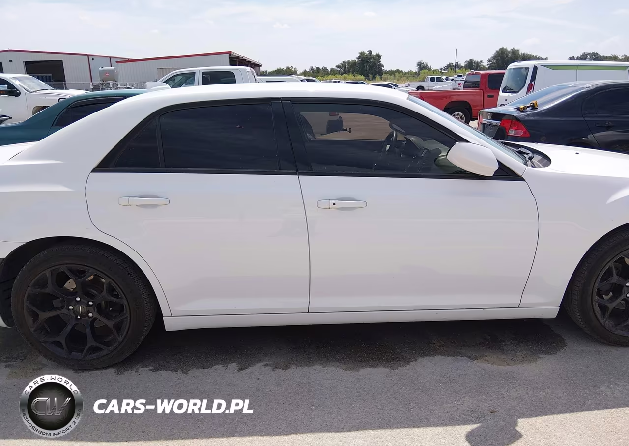 2020 Chrysler 300 300S VIN:2C3CCABG4LH141792 - 13