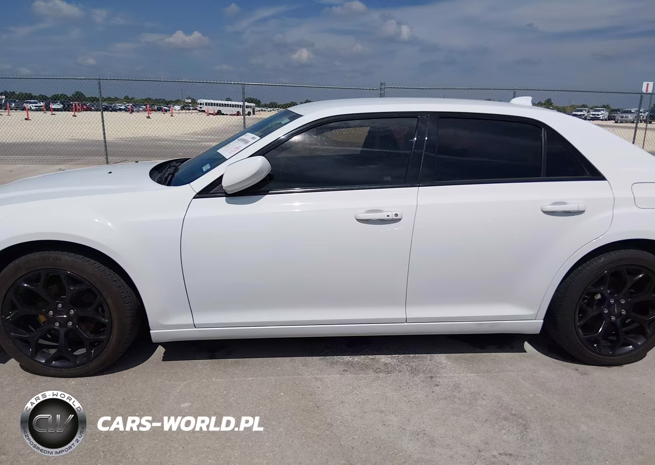 2020 Chrysler 300 300S VIN:2C3CCABG4LH141792 - 14