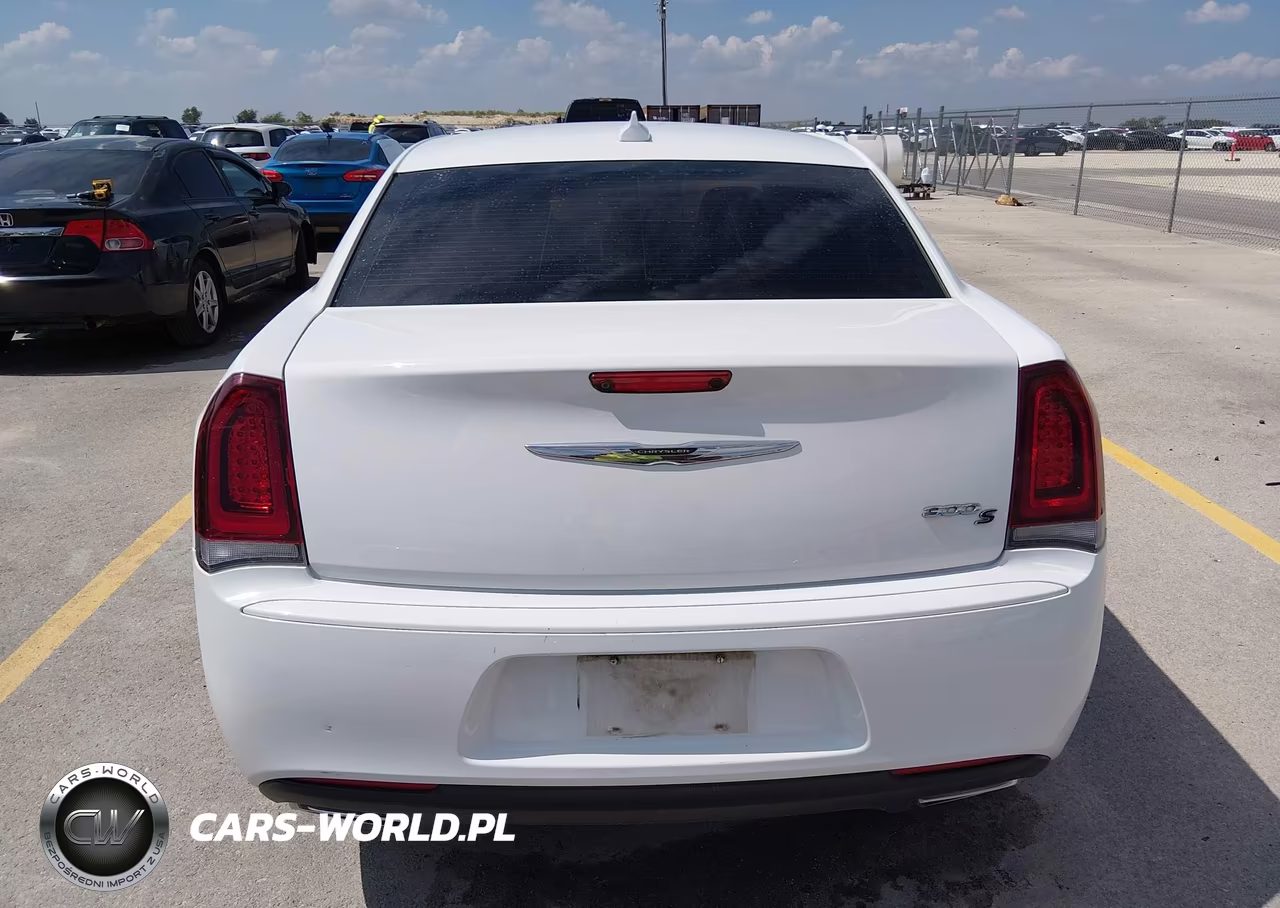 2020 Chrysler 300 300S VIN:2C3CCABG4LH141792 - 16
