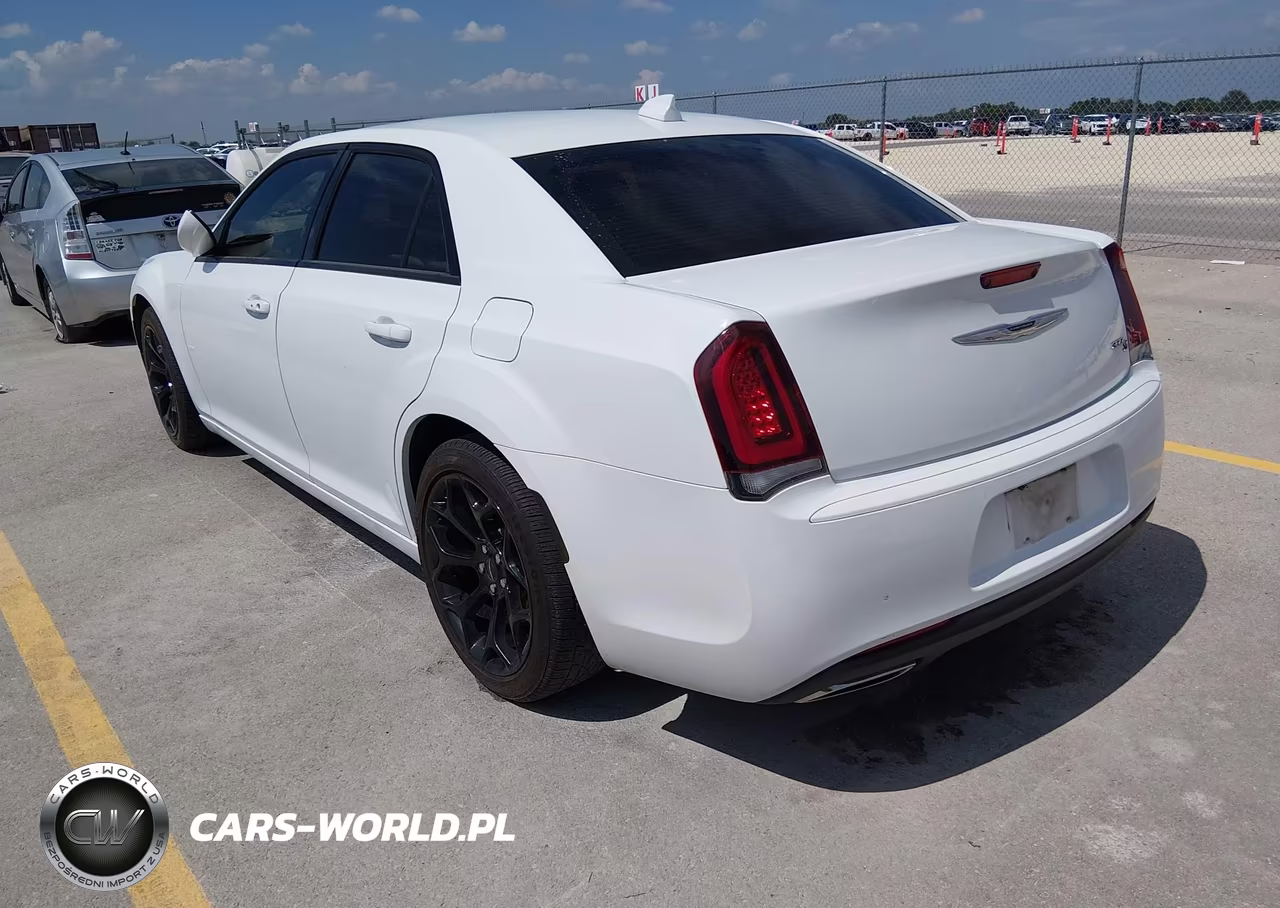2020 Chrysler 300 300S VIN:2C3CCABG4LH141792 - 3