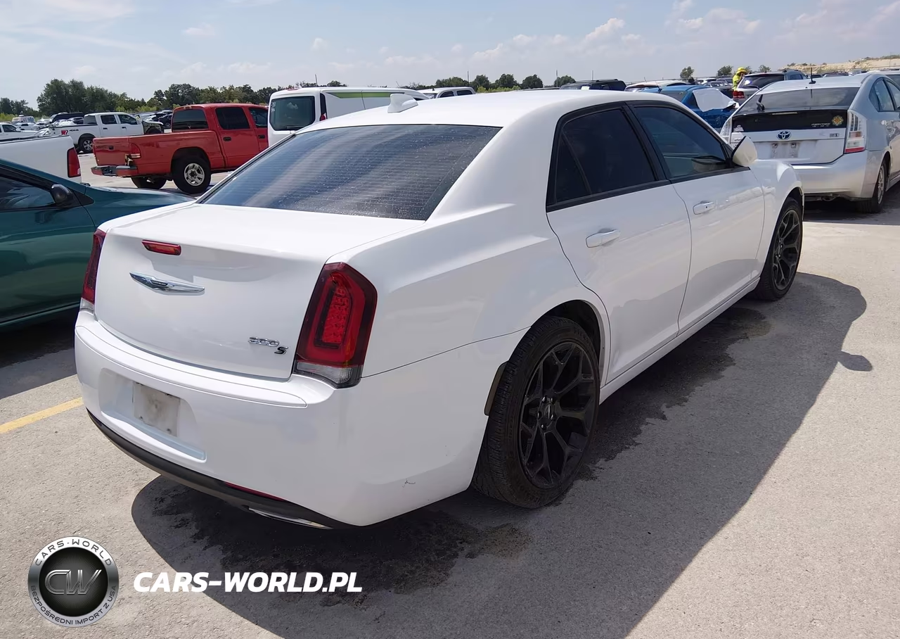2020 Chrysler 300 300S VIN:2C3CCABG4LH141792 - 4