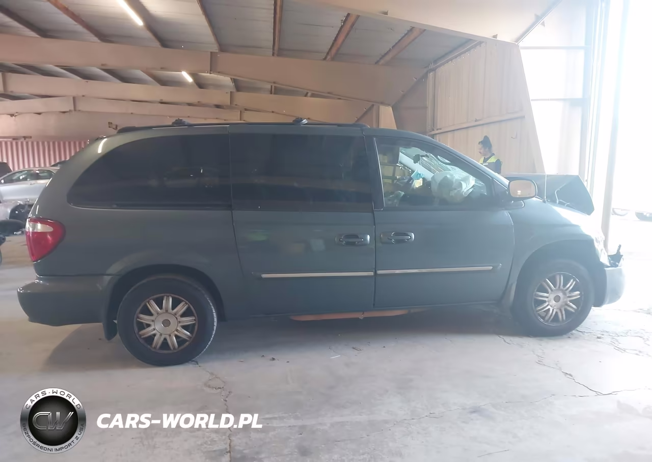 2005 Chrysler Town & Country Touring VIN:2C4GP54LX5R574601 - 13