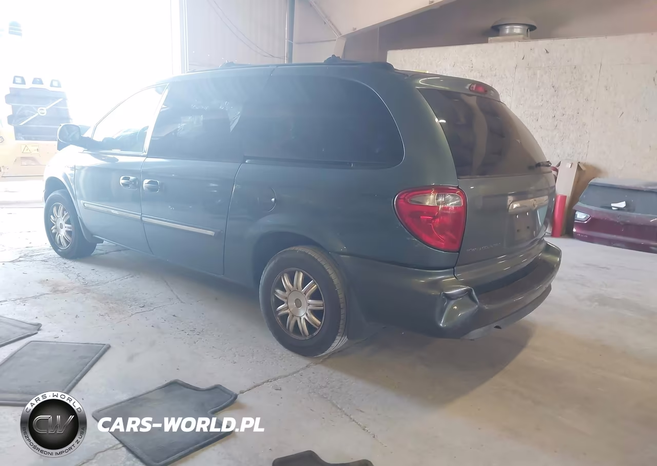 2005 Chrysler Town & Country Touring VIN:2C4GP54LX5R574601 - 3