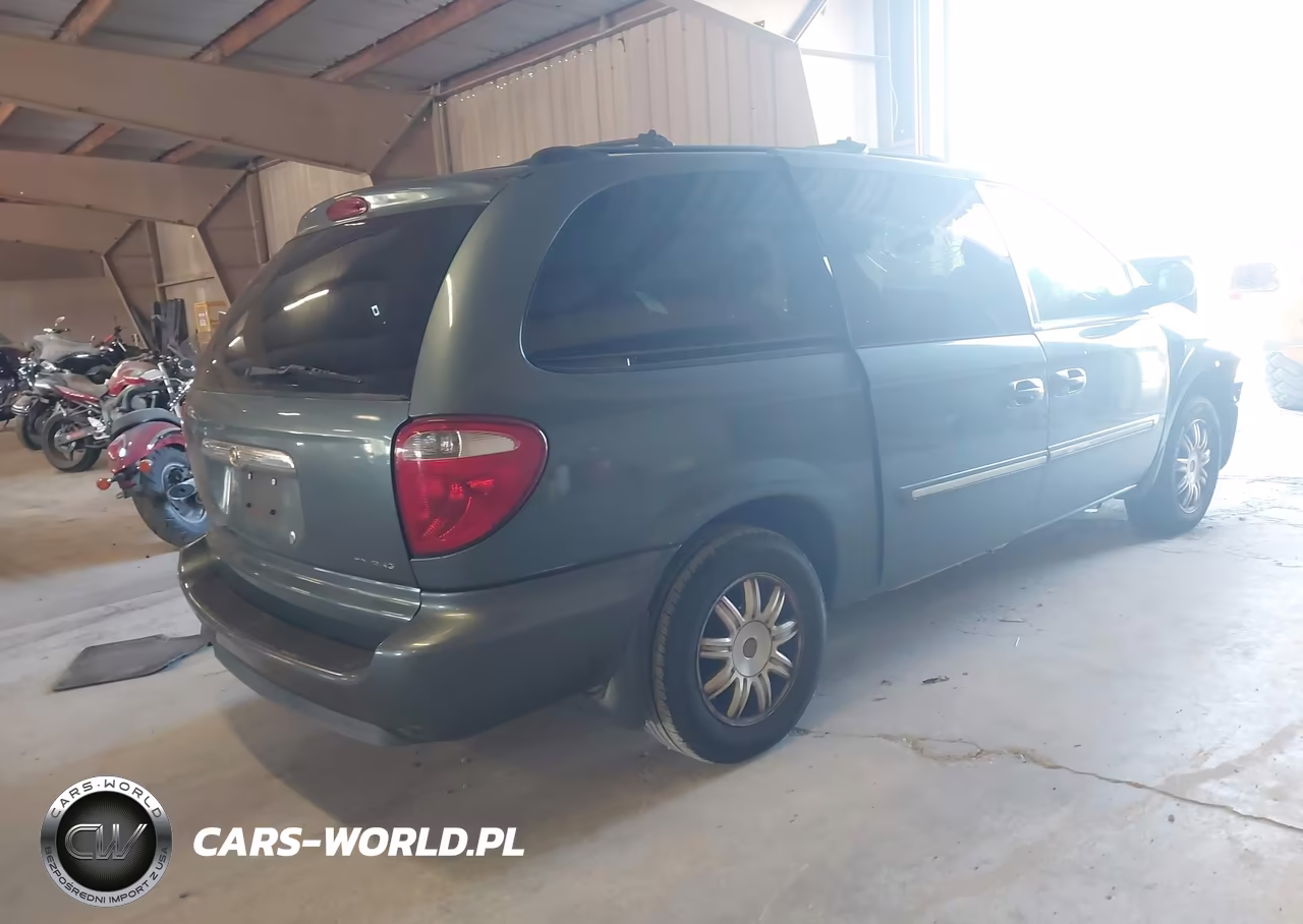 2005 Chrysler Town & Country Touring VIN:2C4GP54LX5R574601 - 4