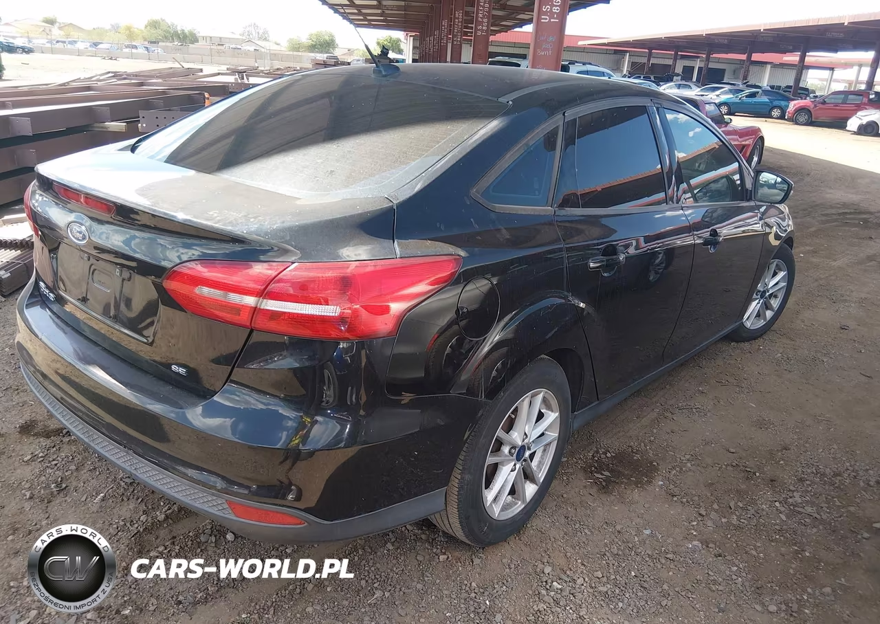 2016 Ford Focus Se VIN:1FADP3F22GL260907 - 4