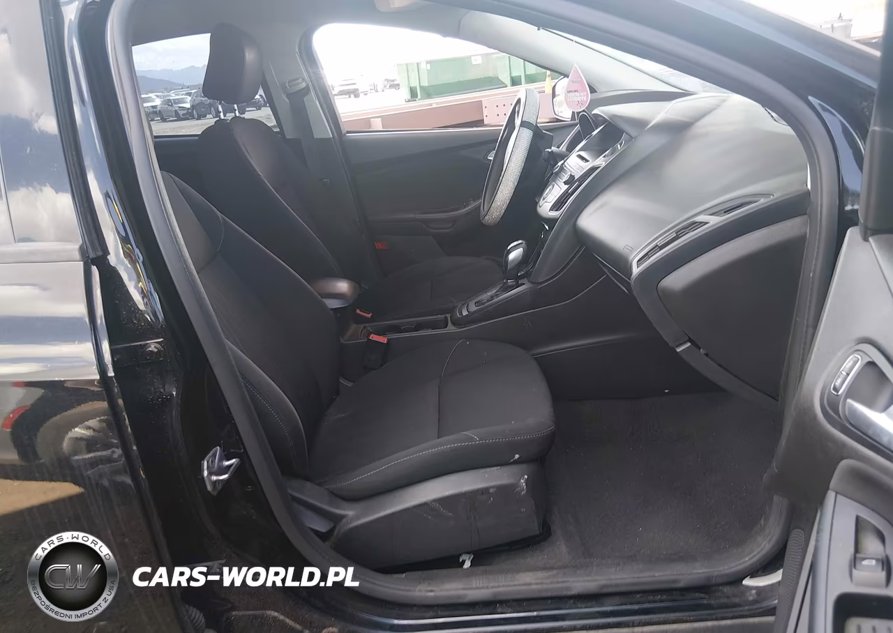 2016 Ford Focus Se VIN:1FADP3F22GL260907 - 5