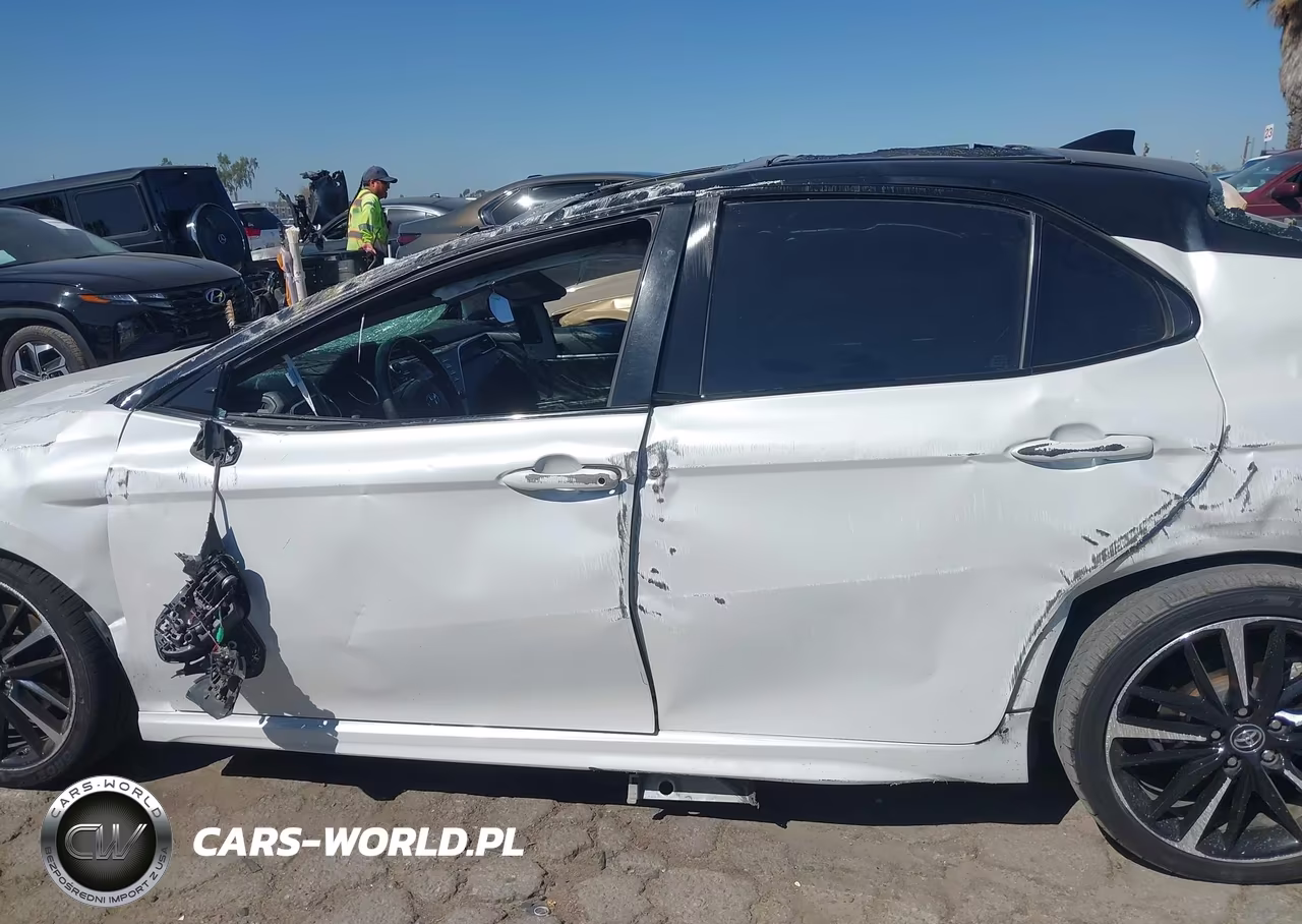 2018 Toyota Camry Xse VIN:4T1B61HK4JU150783 - 15