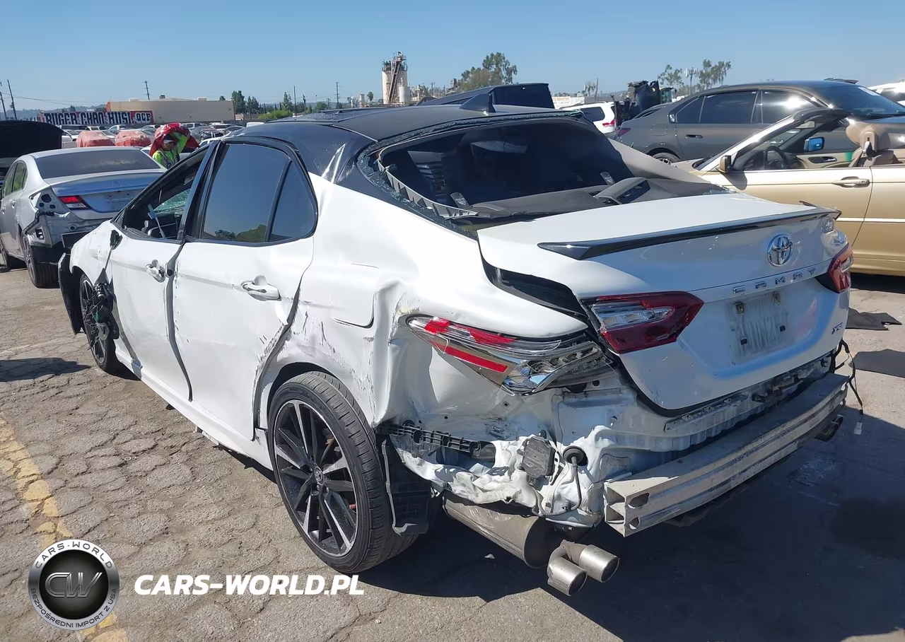 2018 Toyota Camry Xse VIN:4T1B61HK4JU150783 - 3