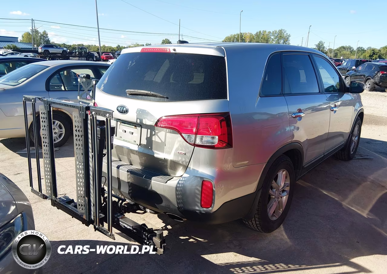 2015 Kia Sorento Lx VIN:5XYKT3A63FG563468 - 4