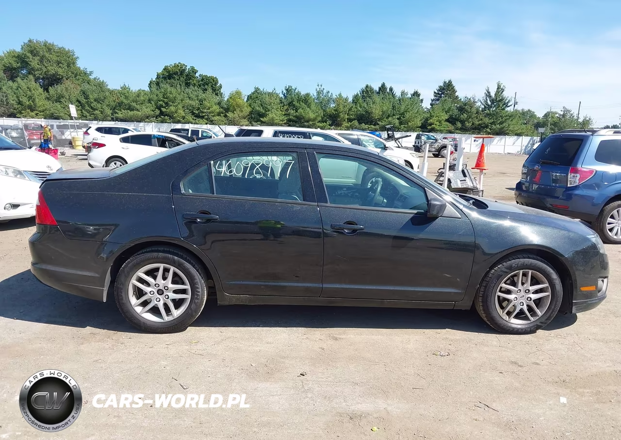 2011 Ford Fusion S VIN:3FAHP0GA5BR290421 - 13