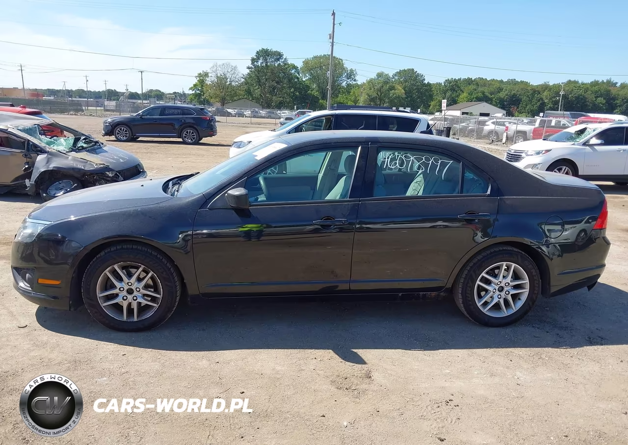 2011 Ford Fusion S VIN:3FAHP0GA5BR290421 - 14