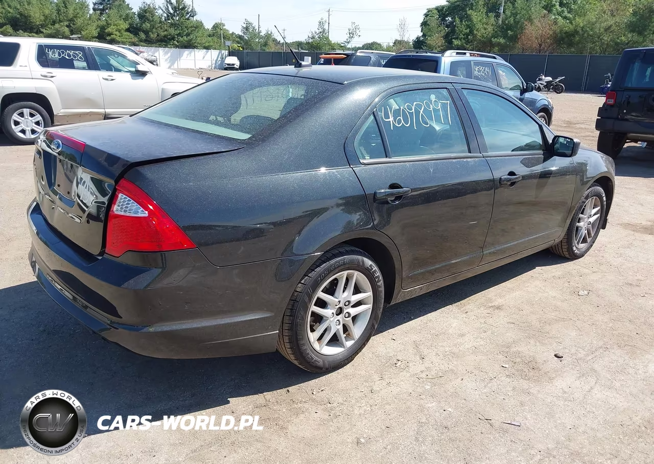 2011 Ford Fusion S VIN:3FAHP0GA5BR290421 - 4