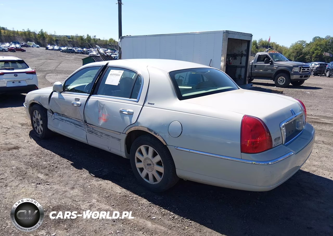 2007 Lincoln Town Car Designer Series VIN:1LNHM83W07Y603818 - 3