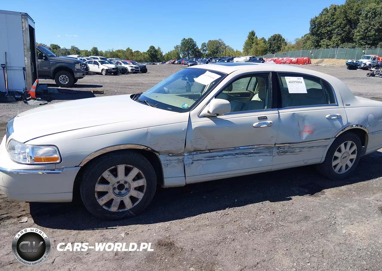 2007 Lincoln Town Car Designer Series VIN:1LNHM83W07Y603818 - 6