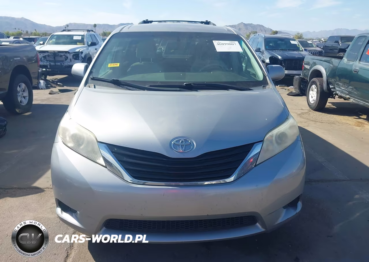 2011 Toyota Sienna Le VIN:5TDJK3DC3BS005858 - 12