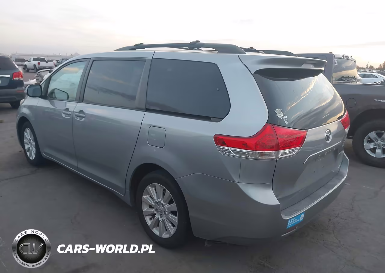 2011 Toyota Sienna Le VIN:5TDJK3DC3BS005858 - 3