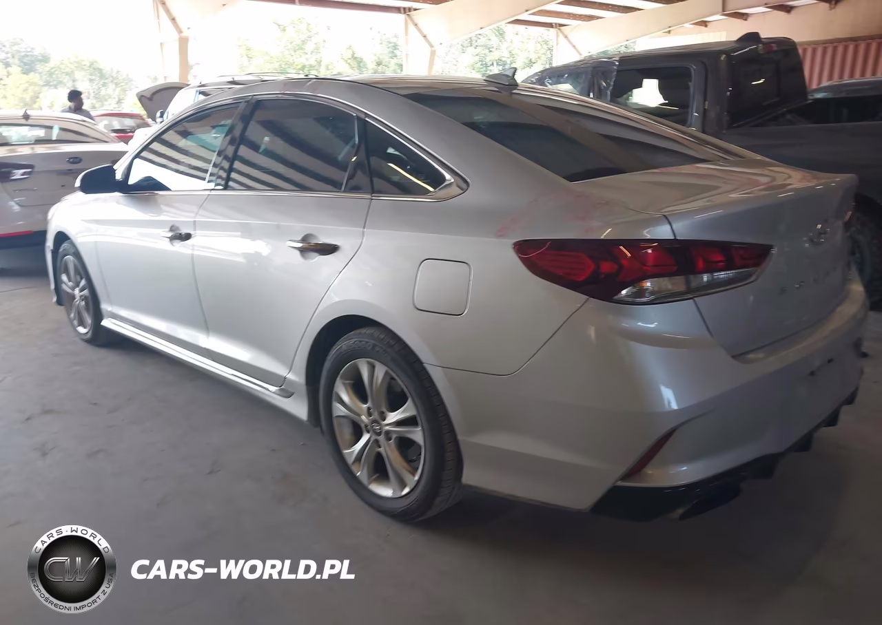 2018 Hyundai Sonata Sport VIN:5NPE34AF0JH695091 - 3