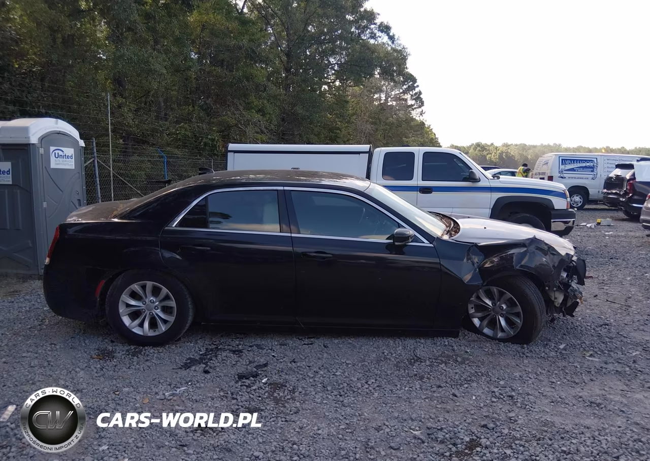 2015 Chrysler 300 Limited VIN:2C3CCAAG4FH922026 - 13