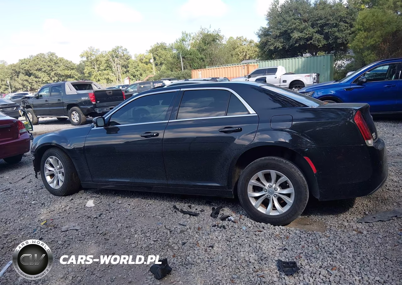 2015 Chrysler 300 Limited VIN:2C3CCAAG4FH922026 - 14