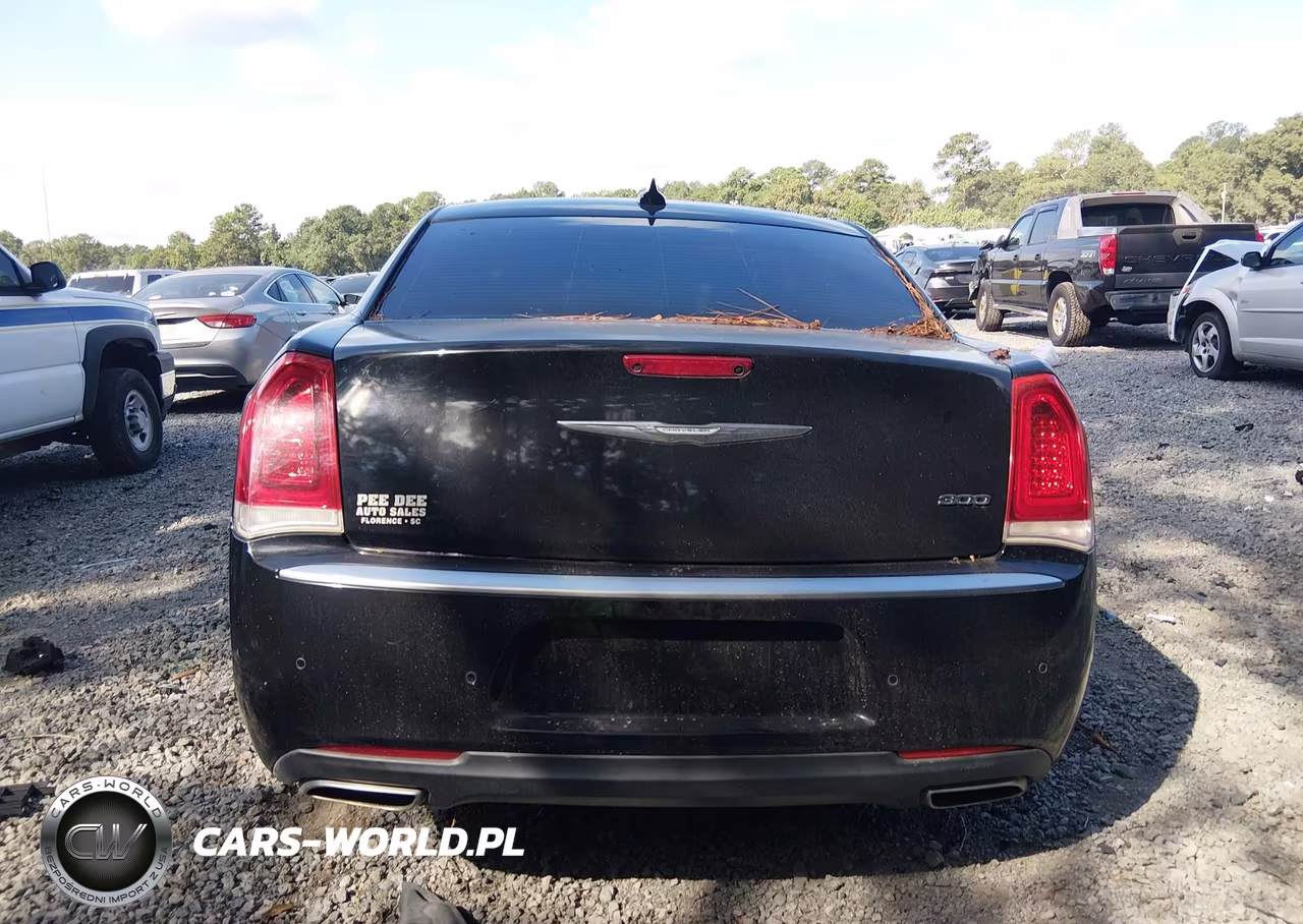 2015 Chrysler 300 Limited VIN:2C3CCAAG4FH922026 - 16
