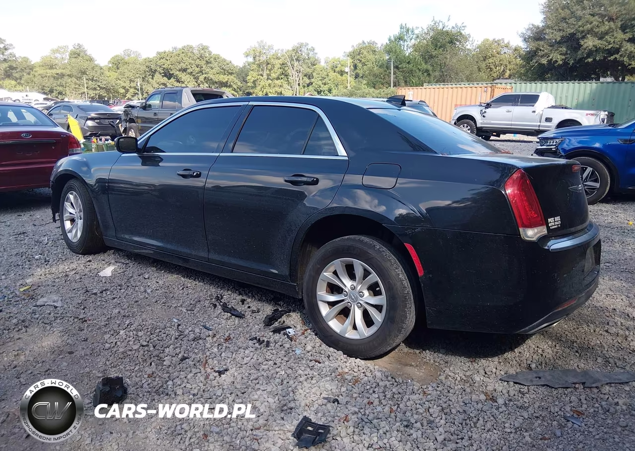 2015 Chrysler 300 Limited VIN:2C3CCAAG4FH922026 - 3
