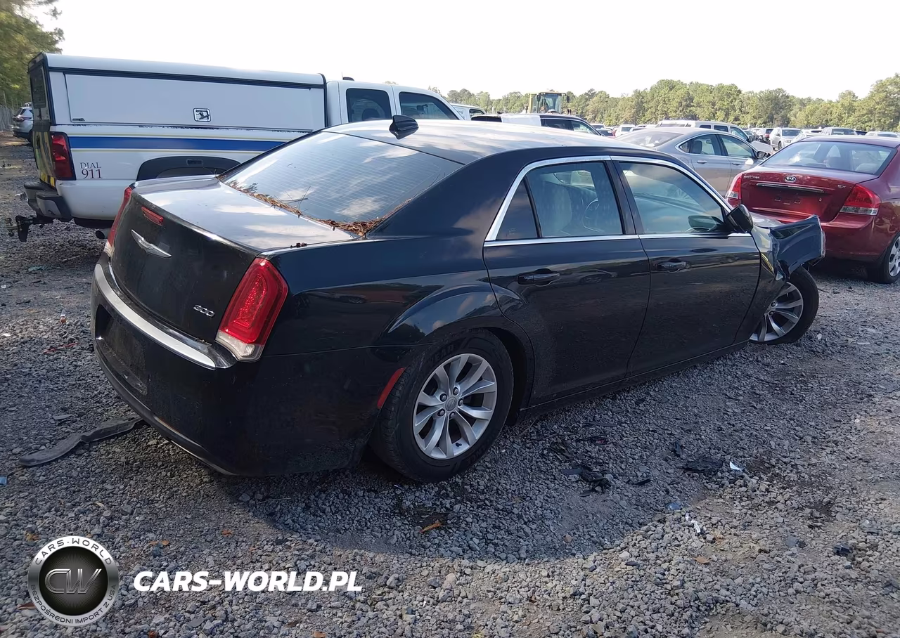 2015 Chrysler 300 Limited VIN:2C3CCAAG4FH922026 - 4