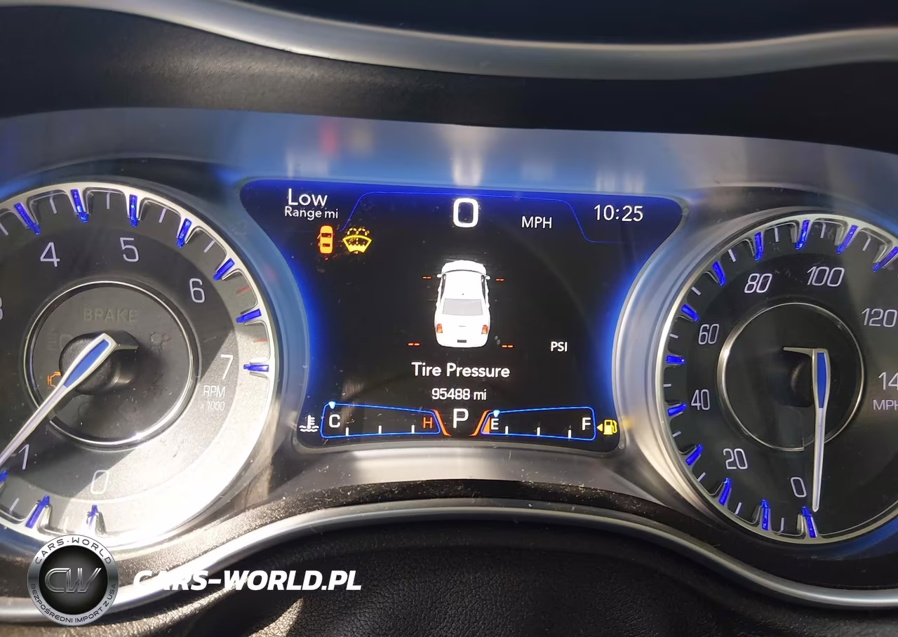 2015 Chrysler 300 Limited VIN:2C3CCAAG4FH922026 - 7