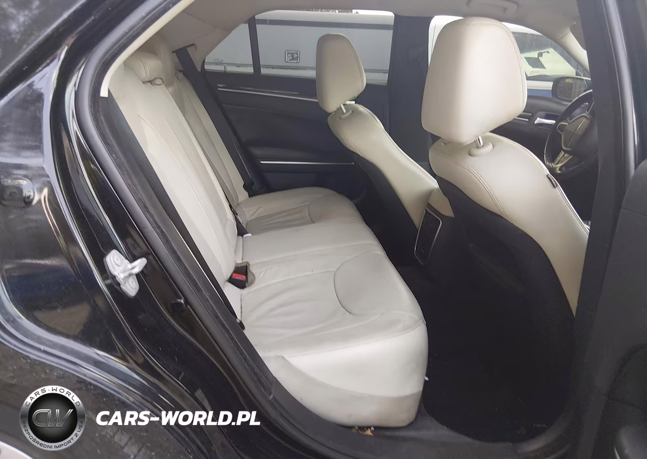 2015 Chrysler 300 Limited VIN:2C3CCAAG4FH922026 - 8