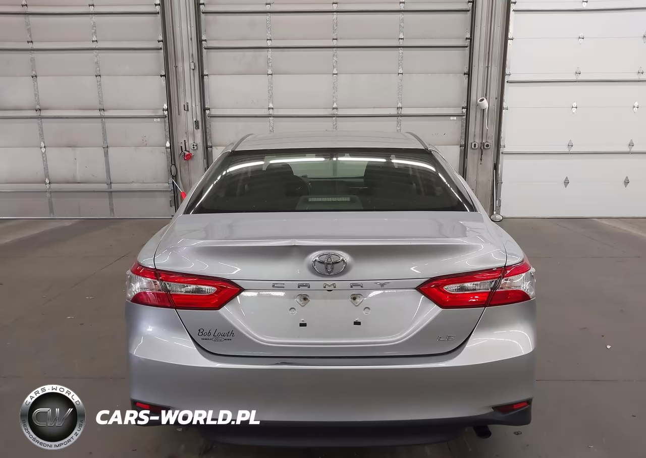 2018 Toyota Camry Le VIN:JTNB11HKXJ3027364 - 17