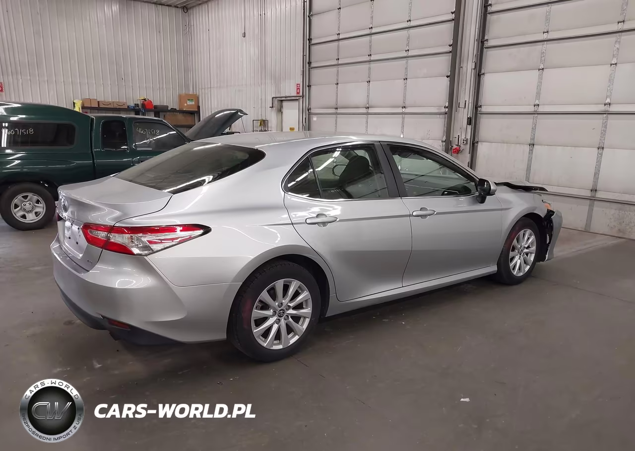 2018 Toyota Camry Le VIN:JTNB11HKXJ3027364 - 4