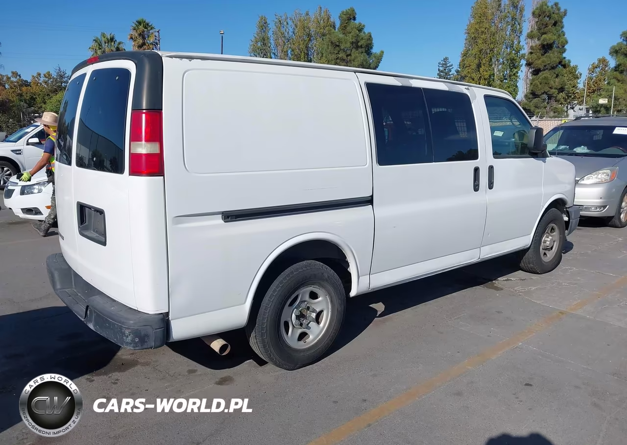 2008 Chevrolet Express Work Van VIN:1GCFG15X781227032 - 4