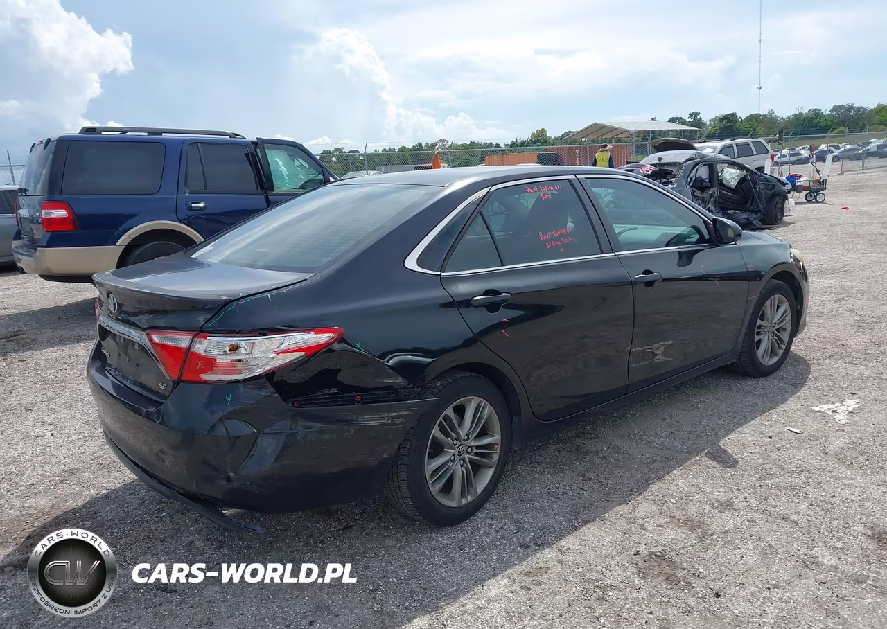 2015 Toyota Camry Se VIN:4T1BF1FK2FU110616 - 4